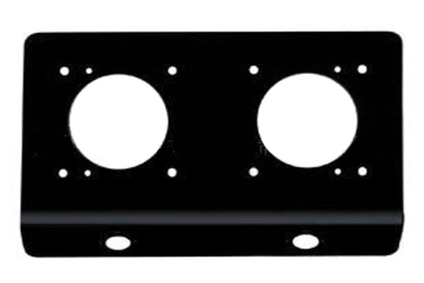 燃?xì)庠畈Ａ姘?/></p><p><br/></p><p>現(xiàn)在燃?xì)庠钍袌錾嫌性S多以鋼化玻璃為面板的燃?xì)庠?，可鋼化玻璃面板爆炸的事件卻時(shí)有發(fā)生。讓許多消費(fèi)者都對(duì)這種鋼化玻璃面板燃?xì)庠钍峭鴧s步，多選擇以不銹鋼材質(zhì)為面板的燃?xì)庠?。甚至許多家電賣場的導(dǎo)購都以安全理由向消費(fèi)者推銷不銹鋼面板的燃?xì)庠?。其?shí)鋼化玻璃面板的燃?xì)庠畈⒉皇遣话踩?，只是許多小伙伴的不當(dāng)使用導(dǎo)致了鋼化玻璃的爆炸。那接下來我們就來看看燃?xì)庠钍沁x擇不銹鋼好還是鋼化玻璃好，我們從以下方面來了解：</p><p><br/></p><p>1、材質(zhì)</p><p>不銹鋼：不銹鋼是一種耐空氣、蒸汽、水等弱腐蝕介質(zhì)和酸、堿、鹽等化學(xué)浸蝕性介質(zhì)腐蝕的鋼材，它的用途非常的廣泛。從材質(zhì)上來說，不銹鋼面板及時(shí)使用很多年之后還能保持原有的樣子，非常耐用。但是鋼材的運(yùn)用非常廣泛，大到樓房建筑，小到螺絲釘?shù)闹谱?，這些都離不開鋼材。我國的鋼材產(chǎn)量非常大，但是由于需求量的龐大還是應(yīng)該節(jié)約使用。</p><p><br/></p><p>鋼化玻璃：鋼化玻璃是一種預(yù)應(yīng)力玻璃,為提高玻璃的強(qiáng)度,通常使用化學(xué)或物理的方法，在玻璃表面形成壓應(yīng)力，玻璃承受外力時(shí)首先抵消表層應(yīng)力，從而提高了承載能力，增強(qiáng)玻璃自身抗風(fēng)壓性、寒暑性、沖擊性等的安全玻璃。鋼化玻璃的材質(zhì)主要是硅，這種元素在整個(gè)地球上的含量是非常龐大的，可以算是取之不盡用之不竭了。</p><p><br/></p><p>2、安全</p><p>不銹鋼：眾所周知，燃?xì)庠钤诠ぷ鞯臅r(shí)候灶頭附近的溫度會(huì)很高，燃?xì)庠蠲姘逅玫牟讳P鋼材質(zhì)在導(dǎo)熱這方面下了很多功夫，即使燃?xì)庠罟ぷ骱荛L時(shí)間，面板的多處溫度還如常溫。在耐熱上，用戶可以隨意將很熱的鍋放在面板上，而不用擔(dān)心面板有問題。強(qiáng)度方面也是不銹鋼所擅長的，不用擔(dān)心面板會(huì)有任何問題。</p><p><br/></p><p>鋼化玻璃：鋼化玻璃面板在各方面都能媲美于不銹鋼面板了，對(duì)于用戶所擔(dān)心的爆炸事件，其實(shí)根本原因是用戶的使用不當(dāng)。鋼化玻璃是一種新型的材料，許多消費(fèi)者對(duì)其沒有認(rèn)識(shí)，在使用上，只要做到定期清理灶圈上的雜質(zhì)和積碳，以免出火孔堵塞引起回火。平日要做好面板的清洗和養(yǎng)護(hù)，不可重力撞擊灶面，盡量避免讓灶面過熱或突然遇冷。這些只要在平常使用的時(shí)候稍加注意一下，就可以避免出現(xiàn)面板爆炸的情況。<br/></p><p><br/></p><p>4、清潔</p><p>不銹鋼：不銹鋼的面板在清潔上非常方便，使用過后直接拿濕抹布蘸上一點(diǎn)清潔劑，可以直接祛除油污了。但是要注意的是，有水的抹布擦完之后會(huì)在不銹鋼面板上留下水漬會(huì)影響美觀，擦拭之后最好用干燥的抹布再擦拭一遍，這樣效果就會(huì)非常好了。</p><p><br/></p><p>鋼化玻璃：鋼化玻璃的面板在清潔上和不銹鋼面板相似，直接拿濕抹布蘸一點(diǎn)清潔劑就可以祛除表面的油污了。而且鋼化玻璃在擦拭后雖然也會(huì)留下水印，但是配合面板的底色，看著就不是很明顯了，不會(huì)影響整體的美觀了。清潔上還是比不銹鋼面板方便一些的。</p><p><br/></p><p>綜合以上的內(nèi)容小編還是覺得鋼化玻璃面板比不銹鋼玻璃有優(yōu)勢，希望對(duì)朋友們有所幫助。</p><p><br/></p>                </div>
            </div>
            
            <div   id=